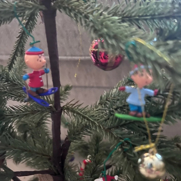 Peanuts Charlie Brown Table Top Christmas Tree Mini Characters Ornaments Snoopy - Picture 9 of 10